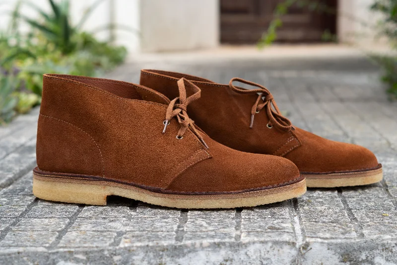 Men's two - tone chukka boots in brown and tan for a stylish contrastType 01 Desert Boots