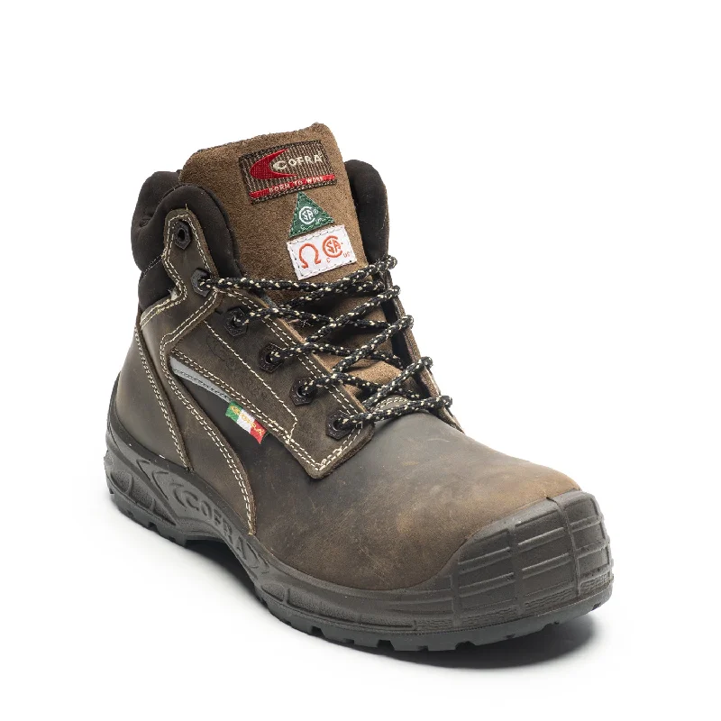 Men's work & safety boots with a gusseted tongue to keep out debrisMontpellier Men's 6" Composite Toe Work Boots 12670