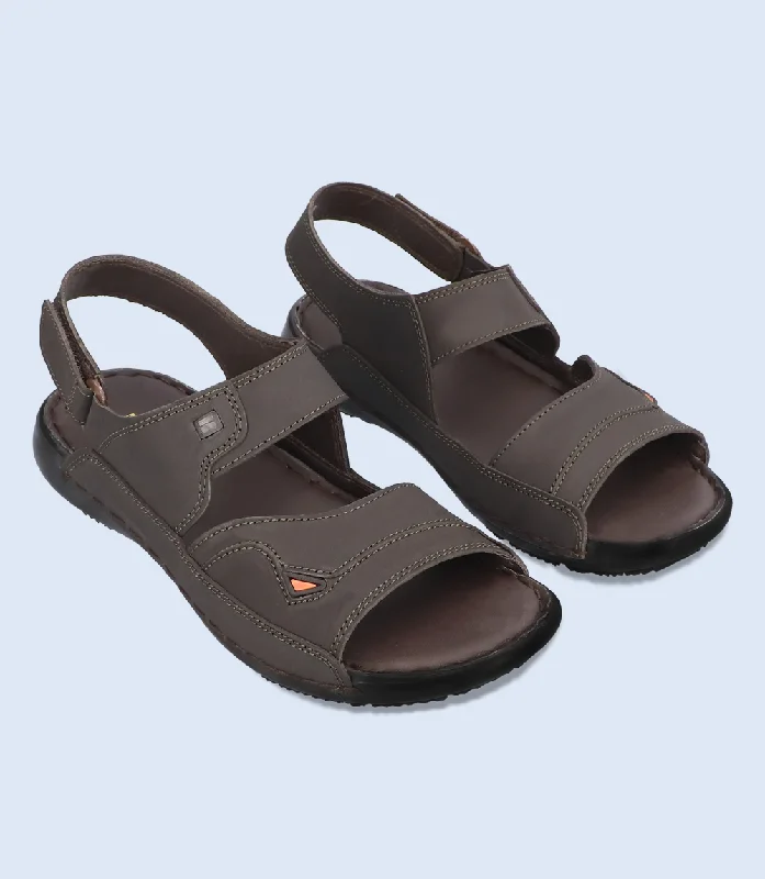 Men's sandals with a stretchy strap for a better fitBM5657-ESPRESSO-Men Sandal