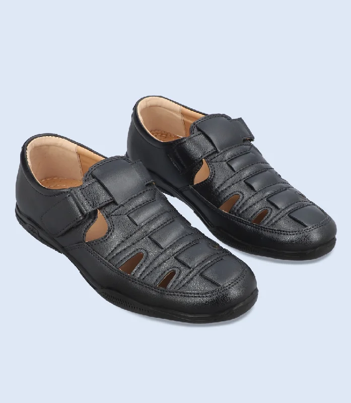 Men's sandals with a contrast stitching detailBM5944-BLACK-Men Casual Sandal