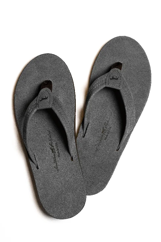 Men's sandals with a padded heelThe Knox - Nubuck Leather Sandal in Smokey Gray