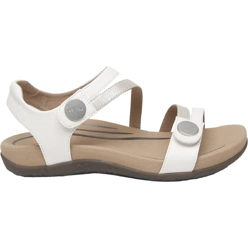 Men's sandals with a contrast stitching detailWomen's Aetrex Jess White Synthetic