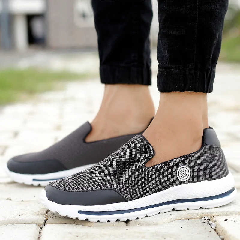 Men's casual shoes with a logo patch on the tongueBacca Bucci Men's Comfortable Lightweight Walking Shoes