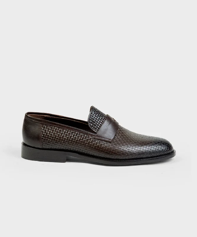 Men's loafers with a perforated leather upper for ventilationBrown Woven Leather Shoes