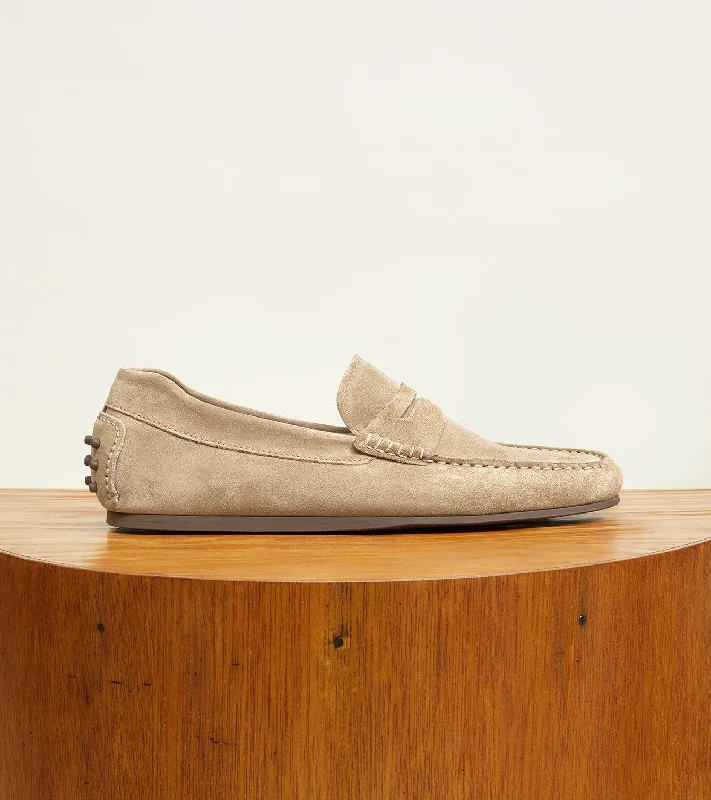 Men's loafers with a contrast stitching detailDecker