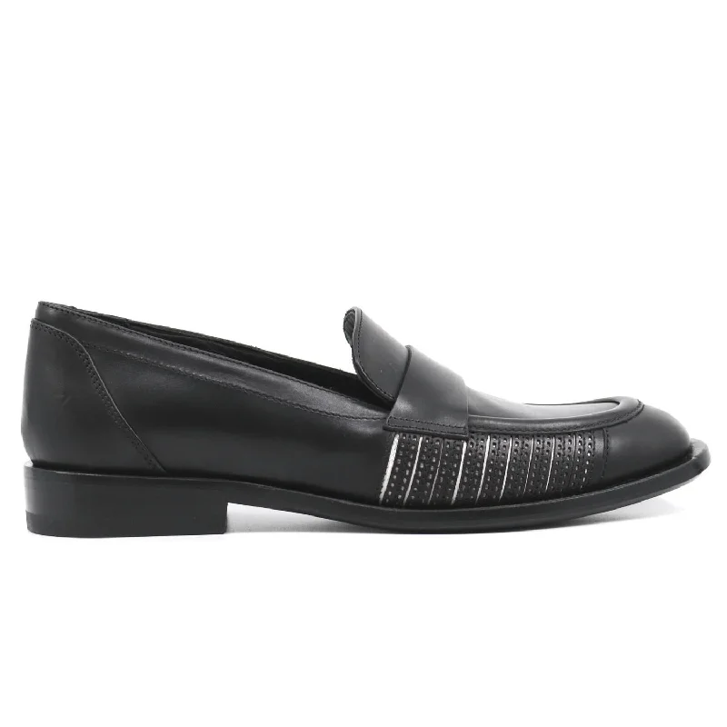 Men's loafers with a moc - toe designDiver Nero Loafer In Black