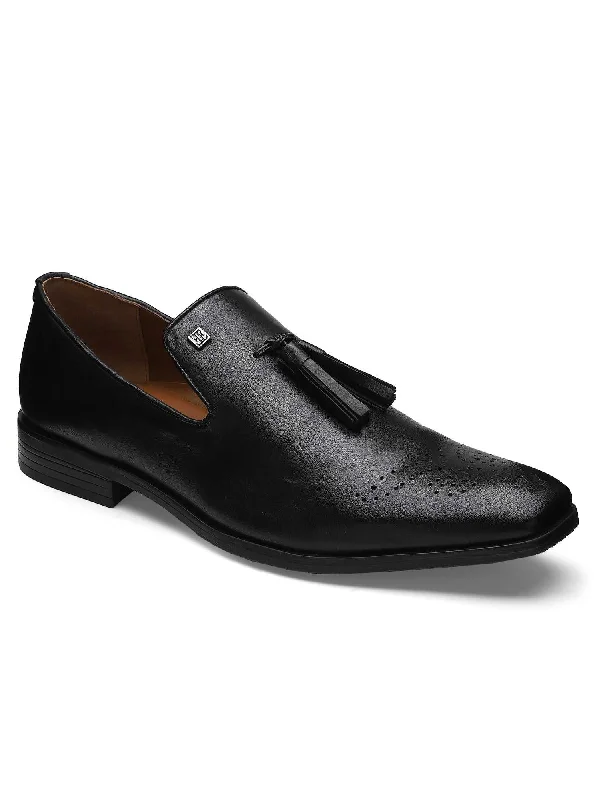 Men's casual shoes with a metallic trimEzok Men Nova Black Leather Loafers Shoes 2052