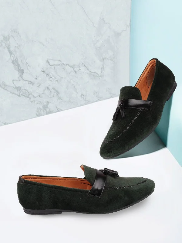 Men's loafers with a pointed toe for a stylish appearanceMen Mehandi Casual Velvet Slip-On Loafers