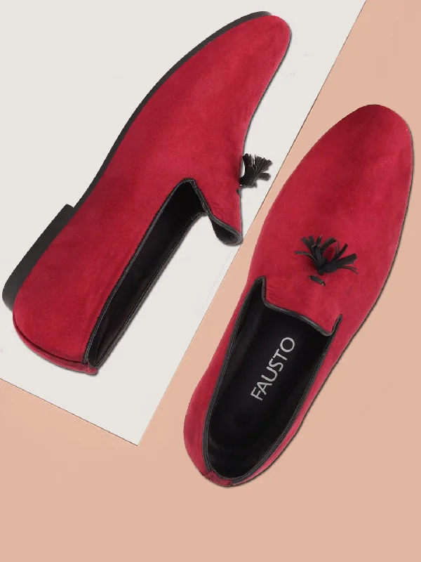 Men's loafers with a moc - toe designMen Red Casual Velvet Slip-On Loafers