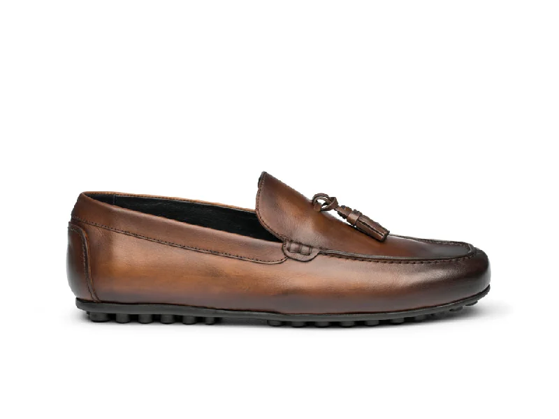 Men's loafers with a leather lacing systemFlavio