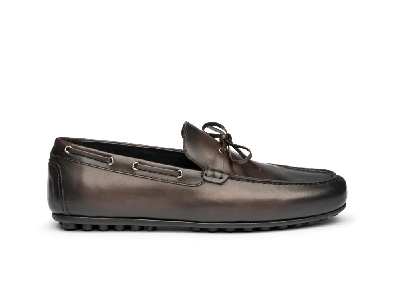 Men's loafers with a tassel front for a classic lookMario