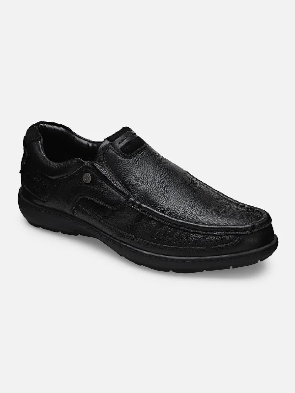 Men's casual shoes with a logo patch on the tongueEzok Men Haig 2184 Black Leather Casual Shoes