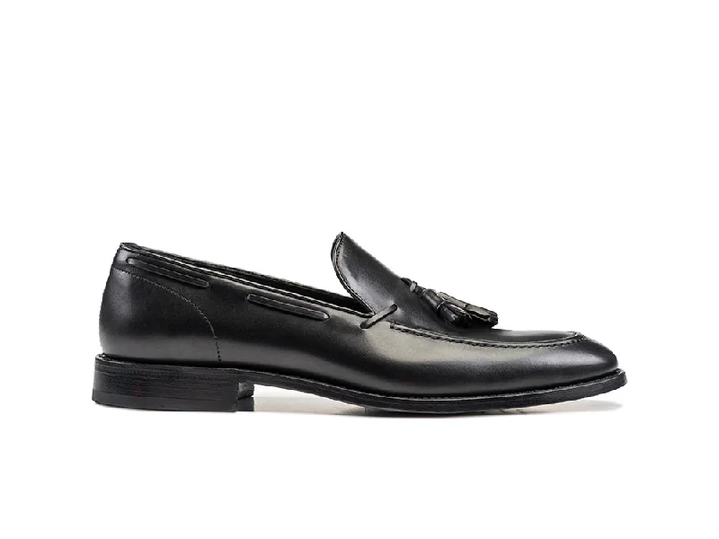 Men's loafers with a stretchy side panel for a better fitRomeo