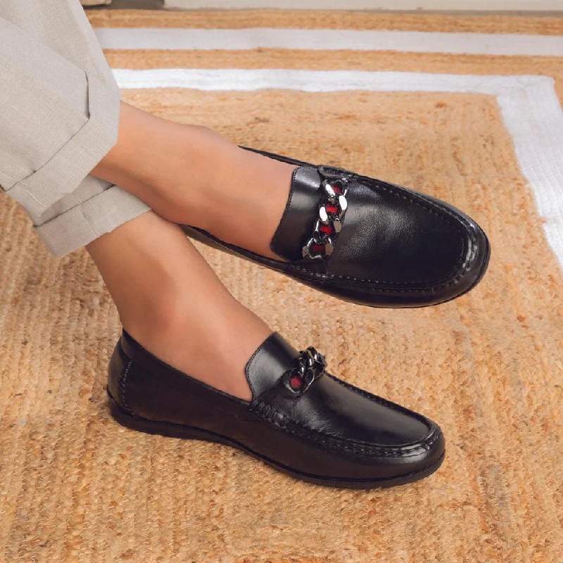 Men's loafers with a moc - toe designThe Csteal Black Men's Leather Driving Loafers Tresmode