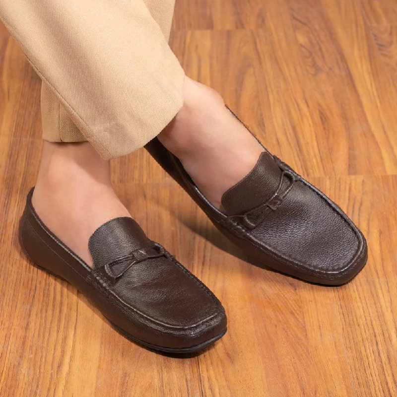 Men's loafers with a rubber sole for durabilityThe Levent Brown Men's Leather Driving Loafers Tresmode