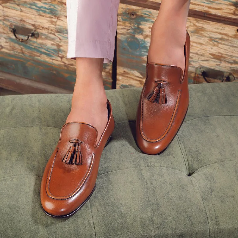 Men's loafers with a perforated leather upper for ventilationThe Mancio Tan Men's Handcrafted Leather Loafers Tresmode