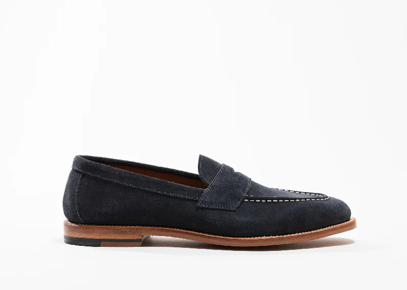 Men's loafers in a neutral color like black or brownTraveler Penny Midnight Suede