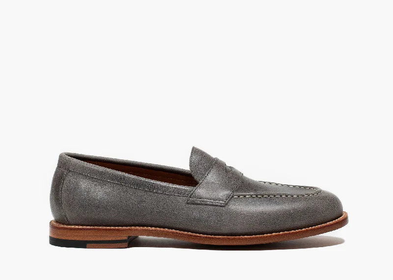 Men's loafers in a neutral color like black or brownTraveler Penny Storm Kudu