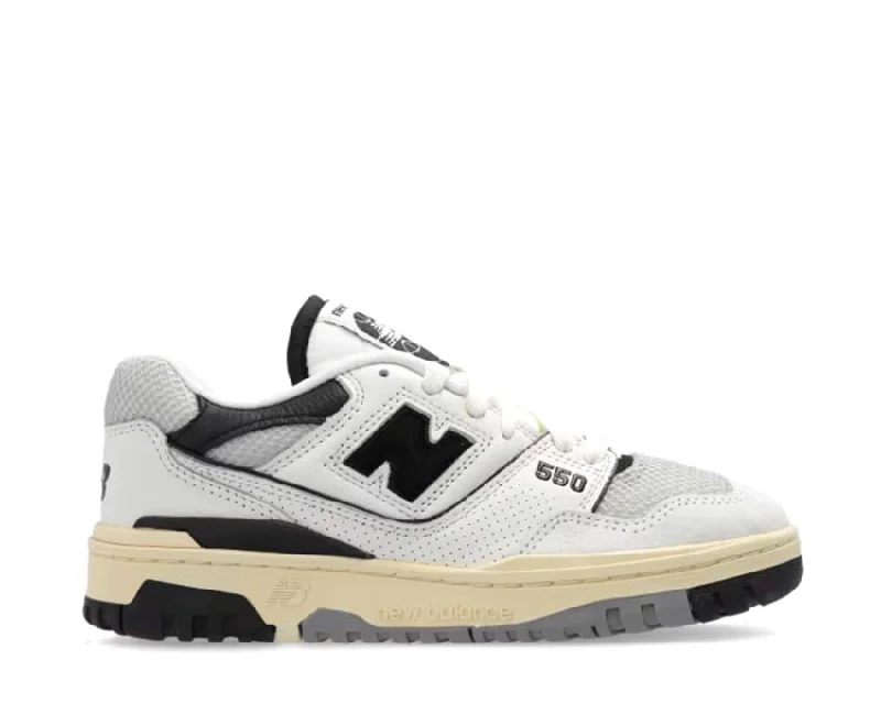 Men's sneakers with a contrast color soleNew Balance 550