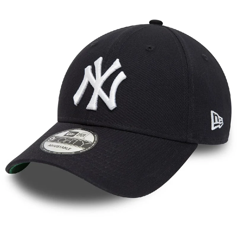 Men's sneakers with a decorative logo on the sideNEW ERA New York Yankees Team Side Patch 9FORTY Adjustable Cap