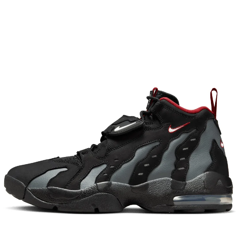 Men's sneakers with a lace - up closure and a tongueNike Air DT Max 96 'Falcons' - Black/White