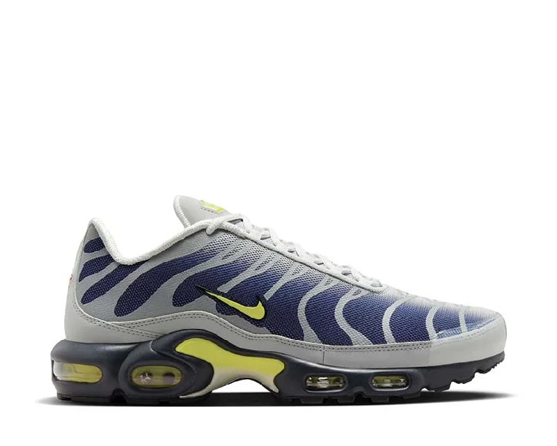 Men's sneakers with a wide toe box for comfortNike Air Max Plus "Metallic Silver"