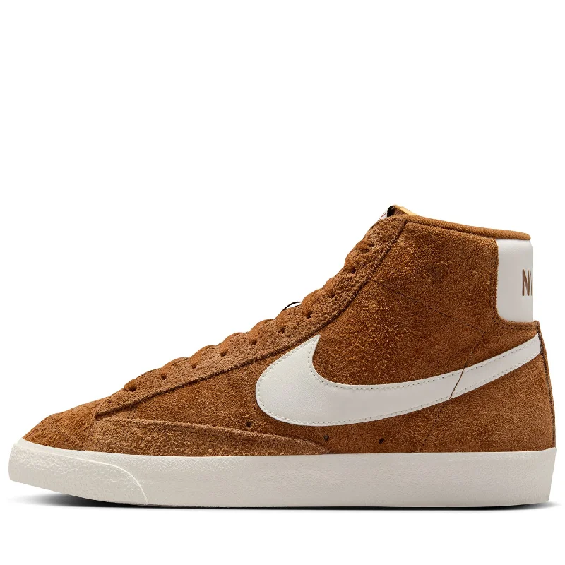 Leather men's sneakers with a low - top designNike Blazer Mid '77 Premium - Light British Tan/Sail