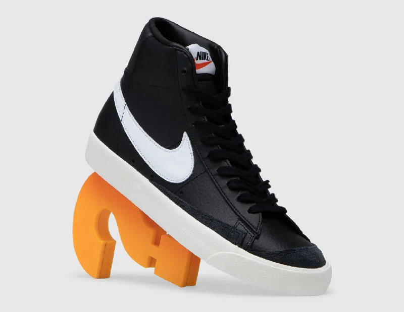 Men's sneakers with a rubber outsole for tractionNike Blazer Mid '77 Vintage Black / White - Sail