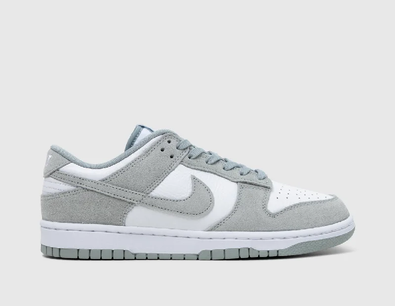 Men's sneakers with a stretchy side panel for flexibilityNike Dunk Low Retro SE White / Light Pumice