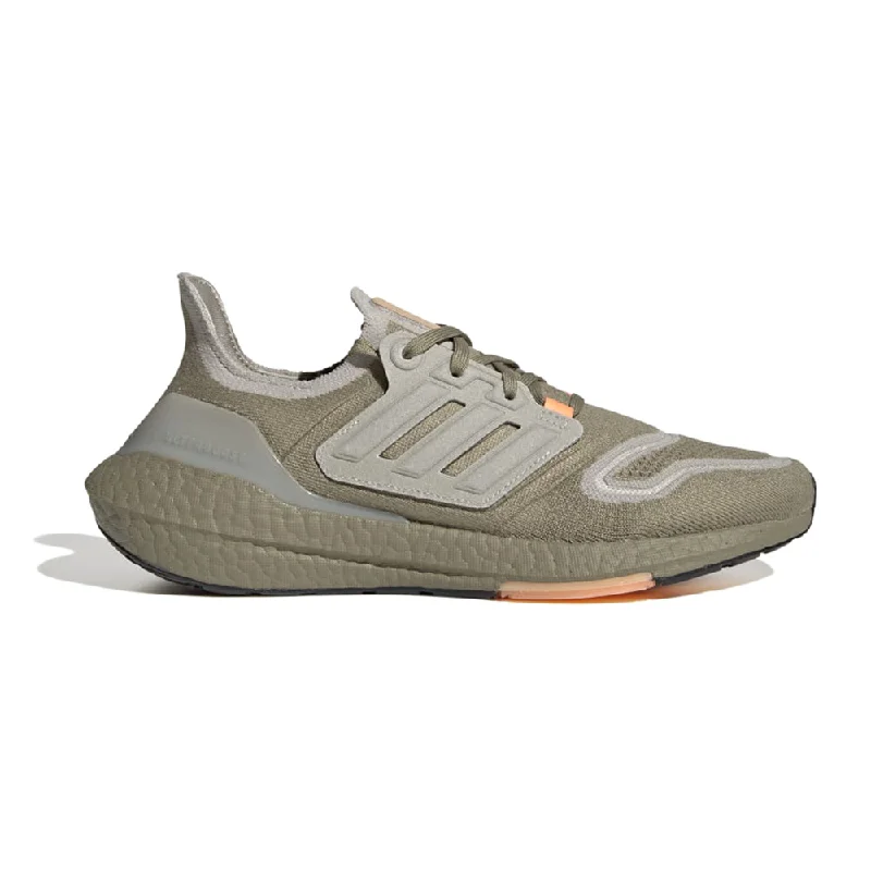 Men's running shoes with a traction - optimized outsoleUltraboost 22 Running Shoes