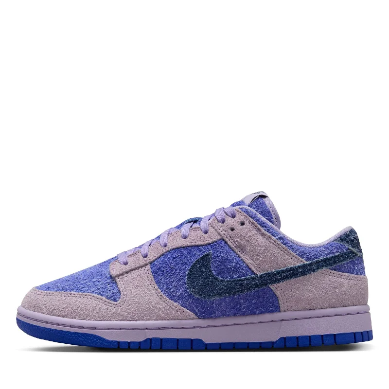 Men's sneakers with a sock - like fit for a snug feelWomen's Nike Dunk Low SE - Hydrangeas/Deep Royal Blue