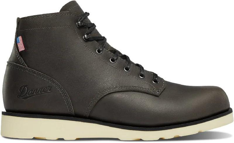 Men's cowboy boots with a distressed leather finishDanner Mens Douglas 6in GTX Charcoal Leather Chukka Boots