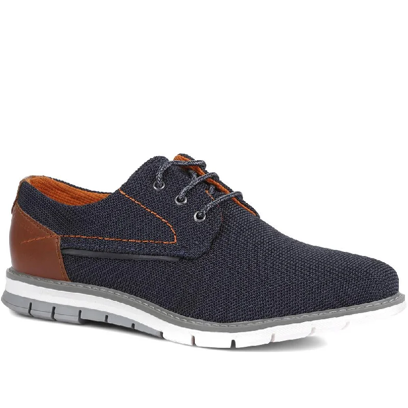 Men's casual shoes with a logo patch on the tongueCasual Lace-Up Derby Shoes - BUG35500 / 321 814