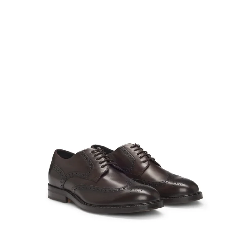 Men's formal shoes with a wingtip designDressletic Italian-made Derby shoes in leather