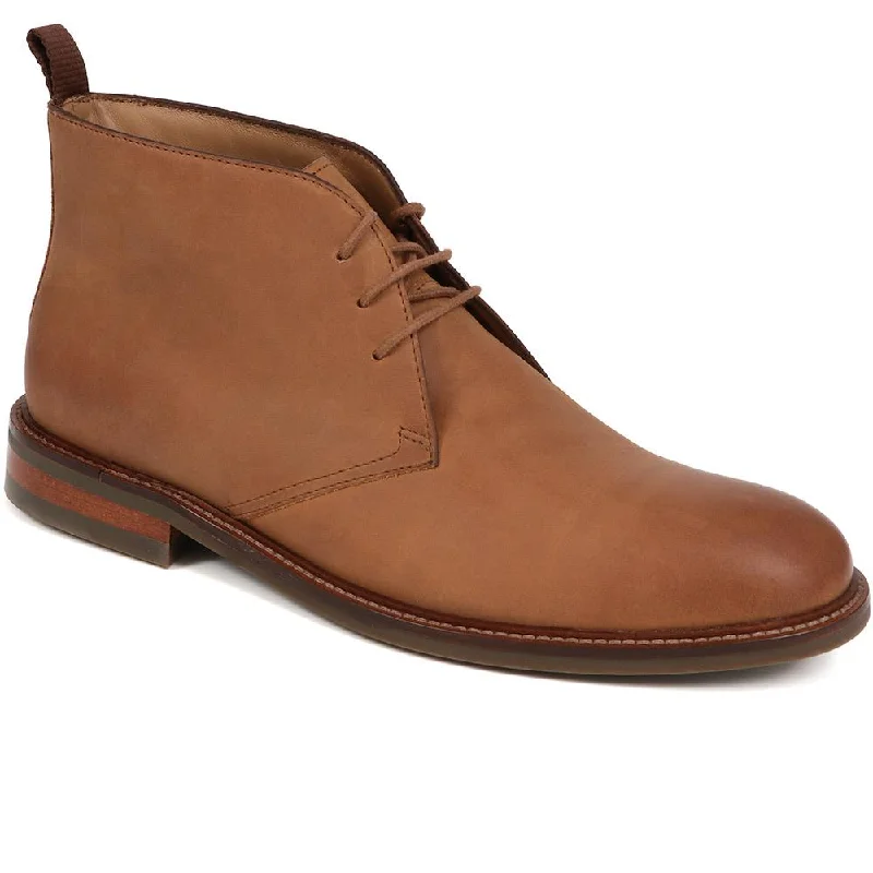 Men's casual shoes with a metallic trimDriffield Leather Chukka Boots - DRIFFIELD / 322 608