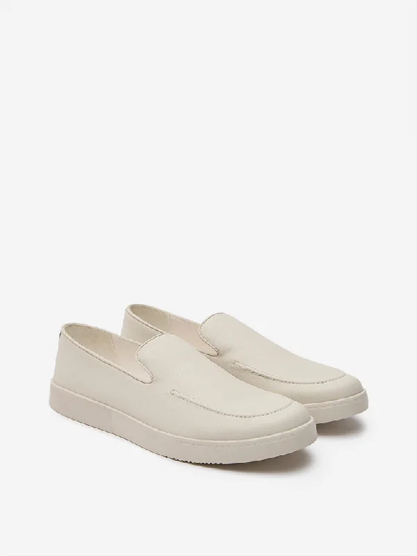 Men's casual shoes with a sporty look and feelSOLEPLAY White Slip-On Loafers